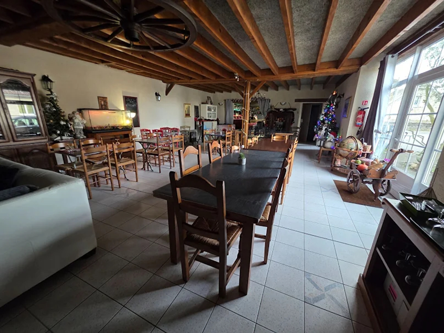 Magasin à vendre - 3 pièces - 557m2 - Coussay-Les-Bois (86270)