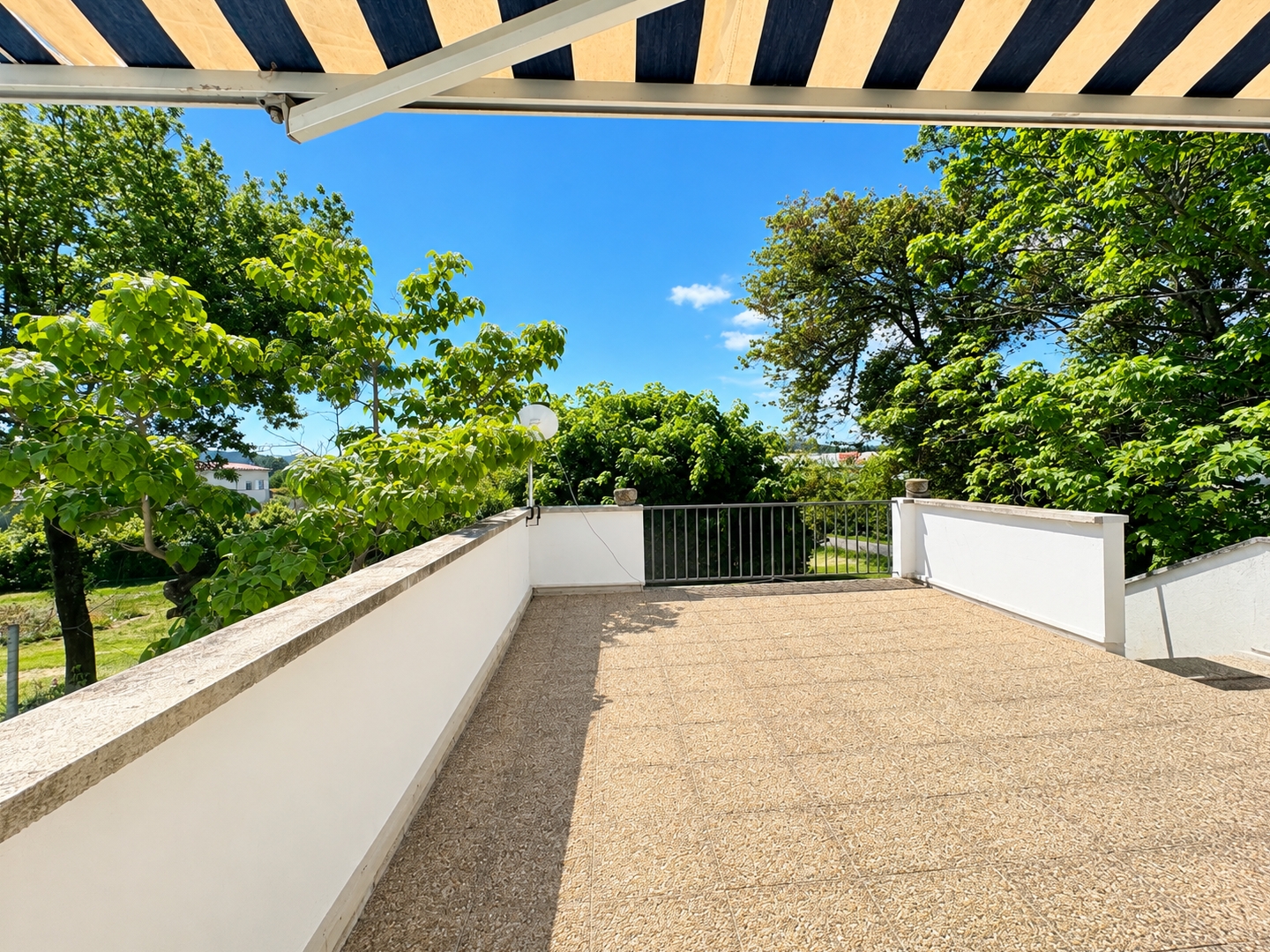 Maison à vendre - 6 pièces - 252m2 - Sisteron (04200)