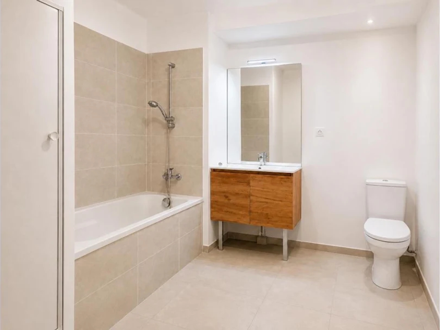 Appartement à vendre - 5 pièces - 137m2 - Six-Fours-Les-Plages (83140)
