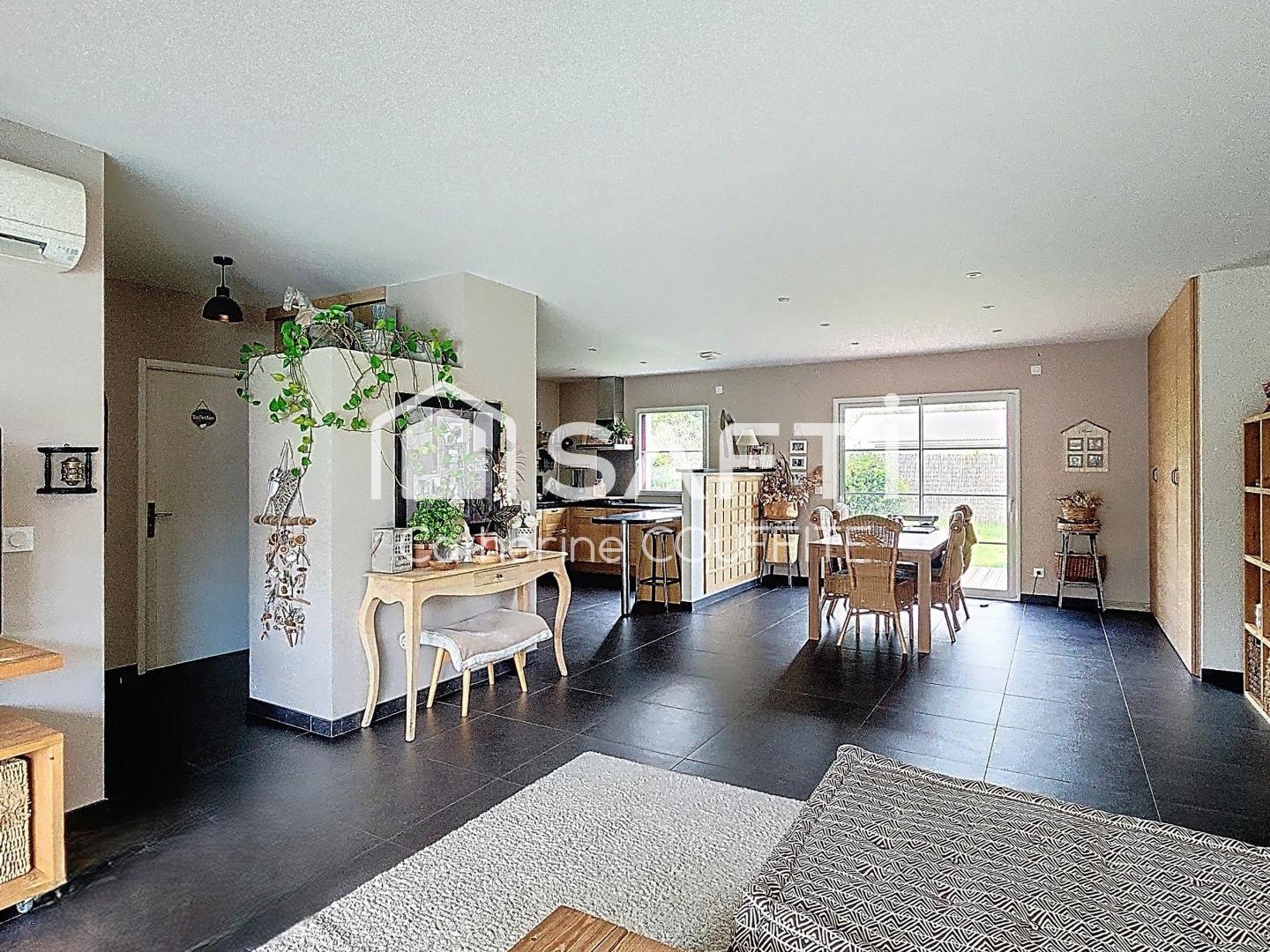 Grande maison plain pied 4 ch , piscine ..