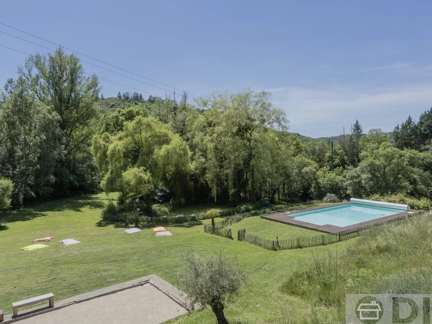Domaine touristique de charme avec hébergements insolites et piscine, entre Caylus et Saint-Antonin-Noble-Val