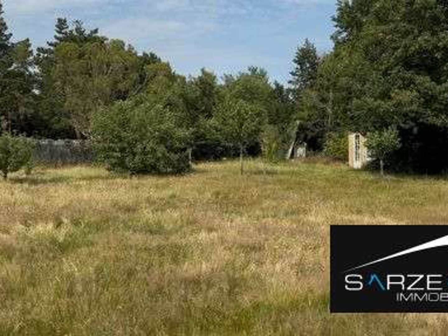Terrain 725 m²