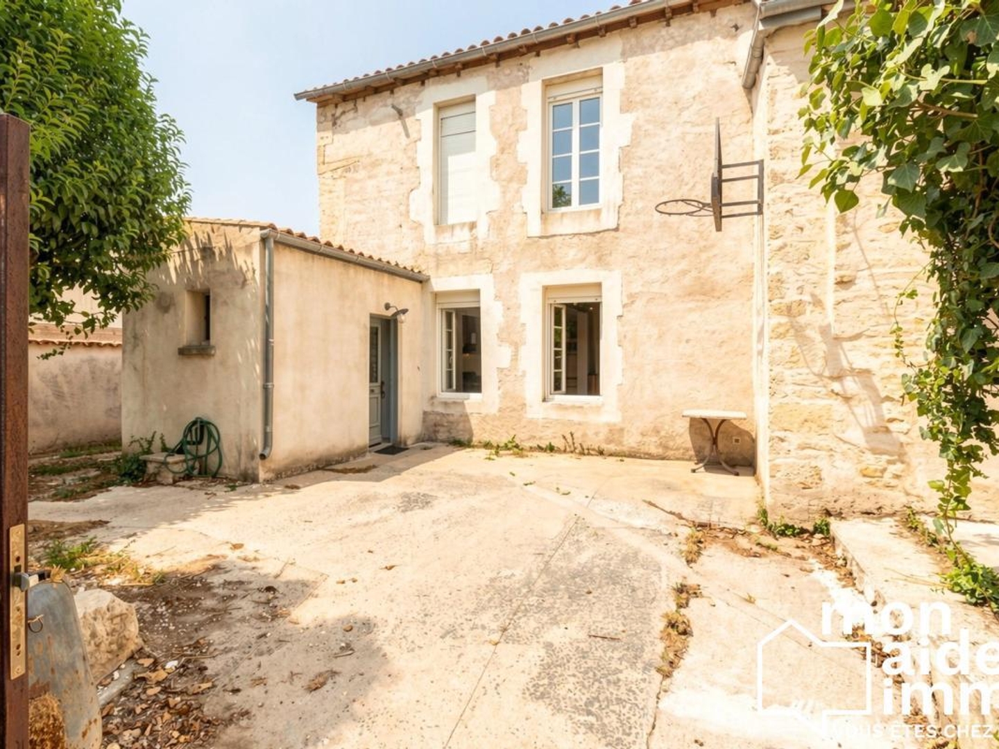 Vends maison traditionnelle - 170 m² - 8 pièces, 3 chambres - Surgères 17700