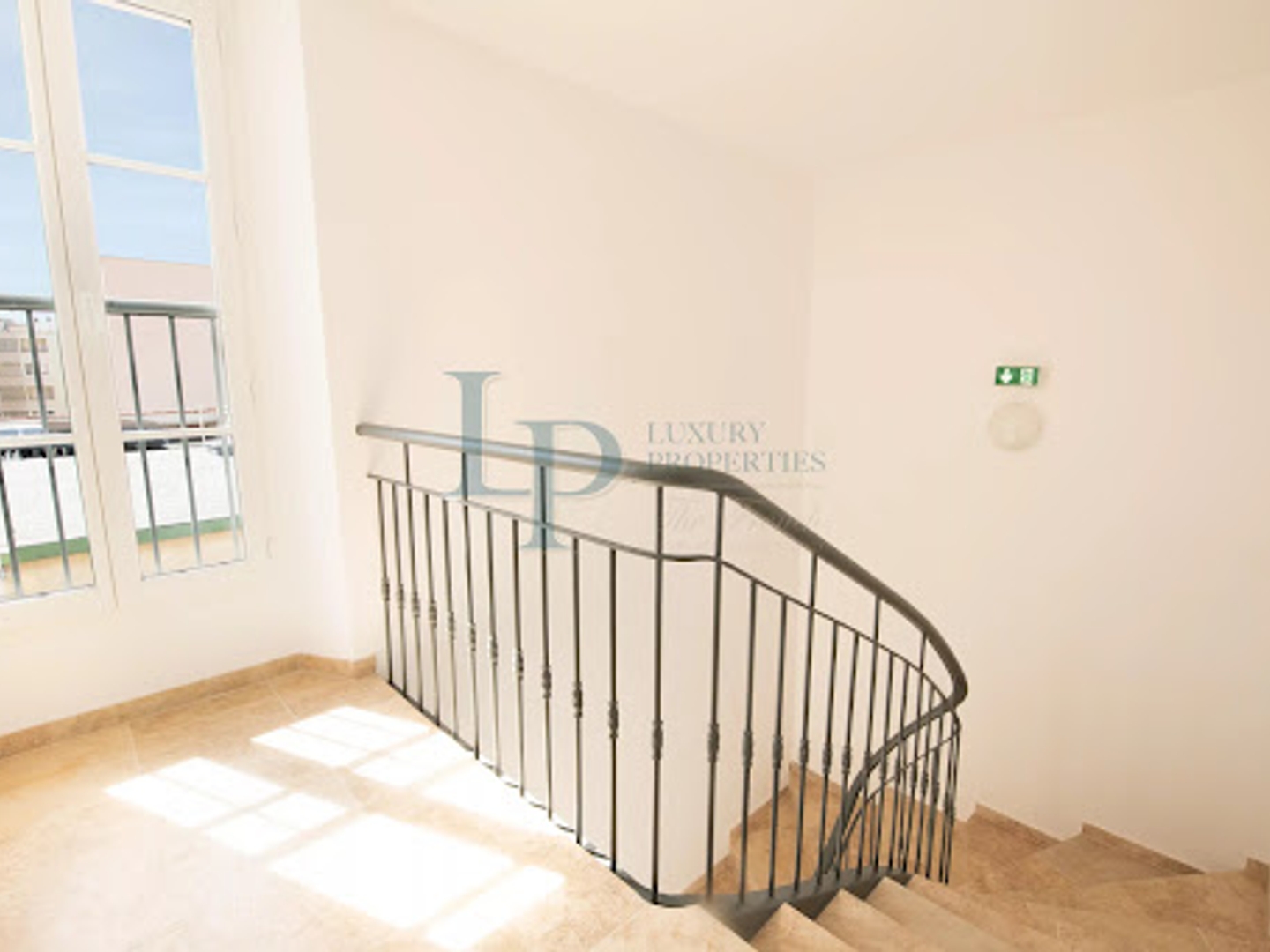 Immeuble à vendre - 8 pièces - 301m2 - Sainte-Maxime (83120)