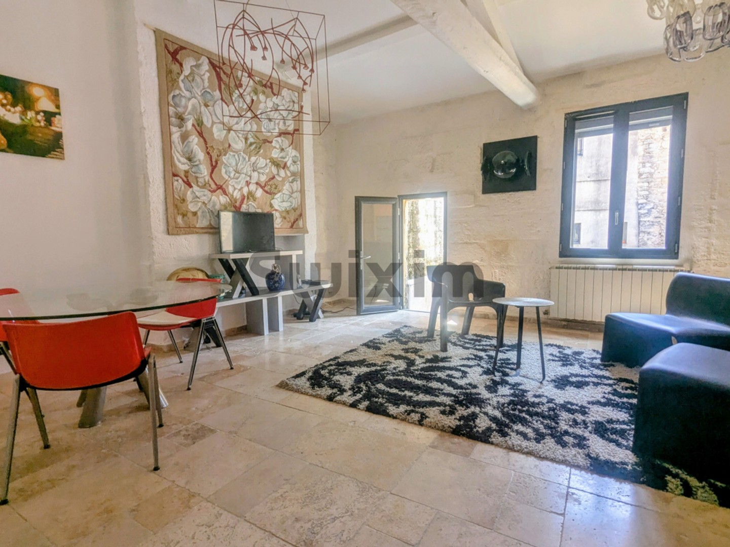 Uzès centre historique : Un immuble complet au charme et pot