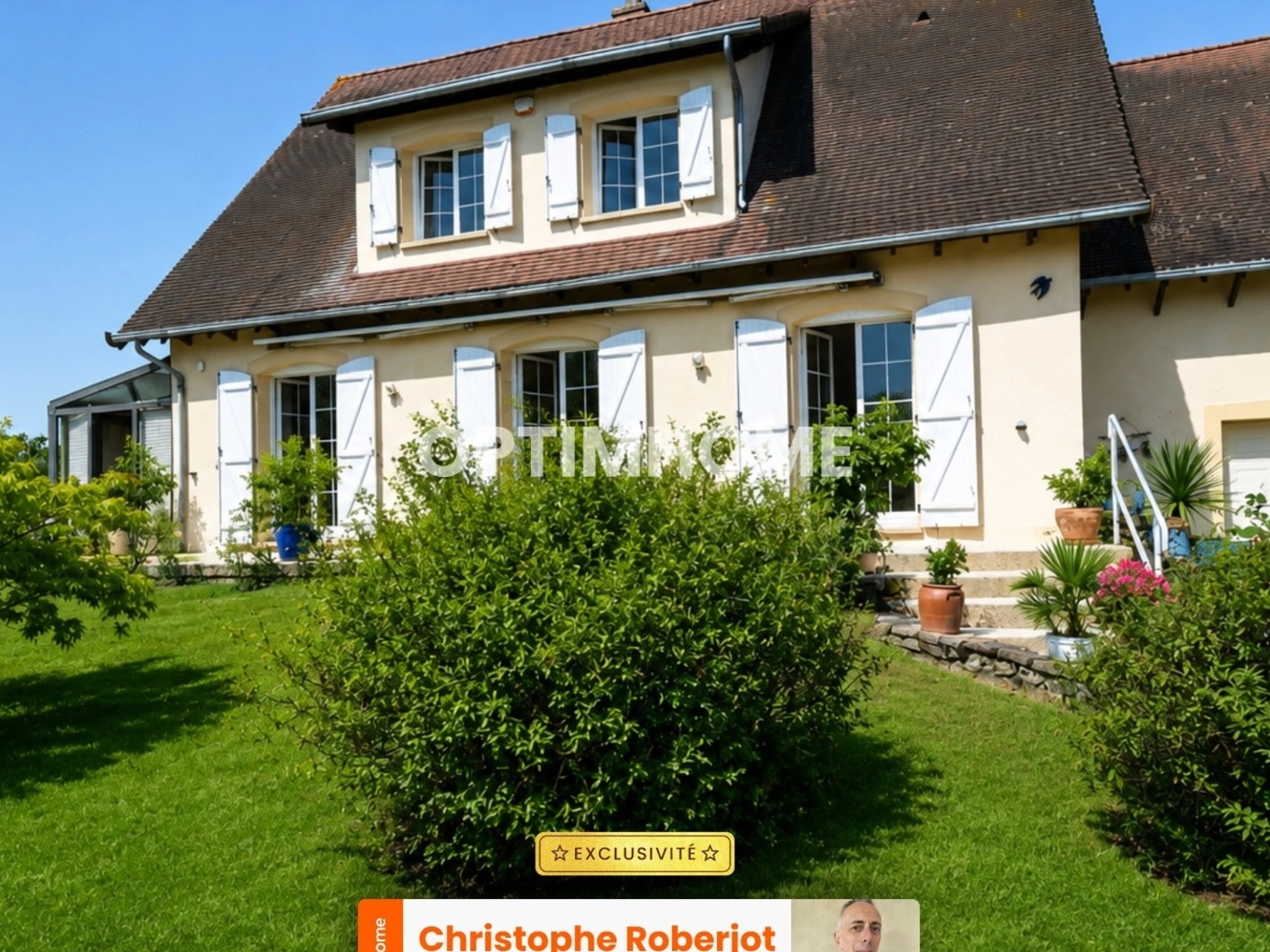 Belle et grande maison de 177m2 avec piscine sur un terrain clos et arboré de 1200m2, au calme et aux portes de Chalon sur Saone