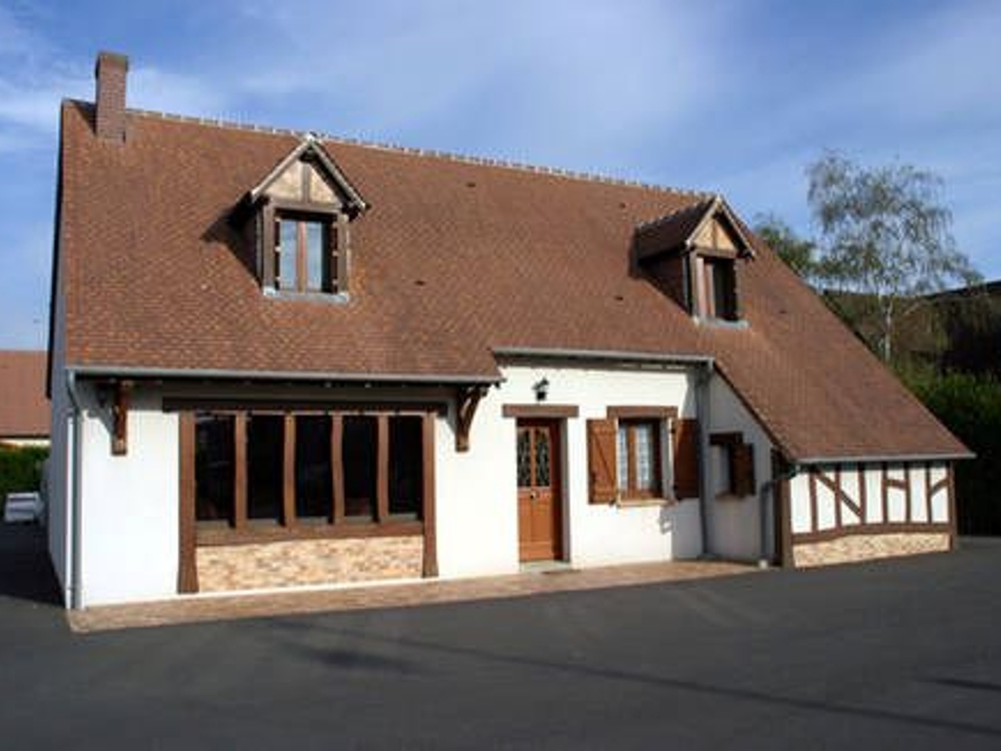 BOURGES MAISON OU MURS COMMERCIAUX LIBERALE 158M² 8 PIECES