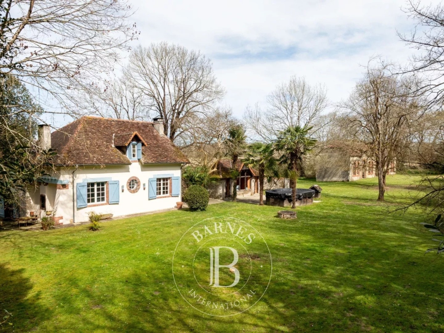 PRÈS D'ORTHEZ, JOLIE MAISON DE CAMPAGNE SUR 5000 M² DE JARDIN