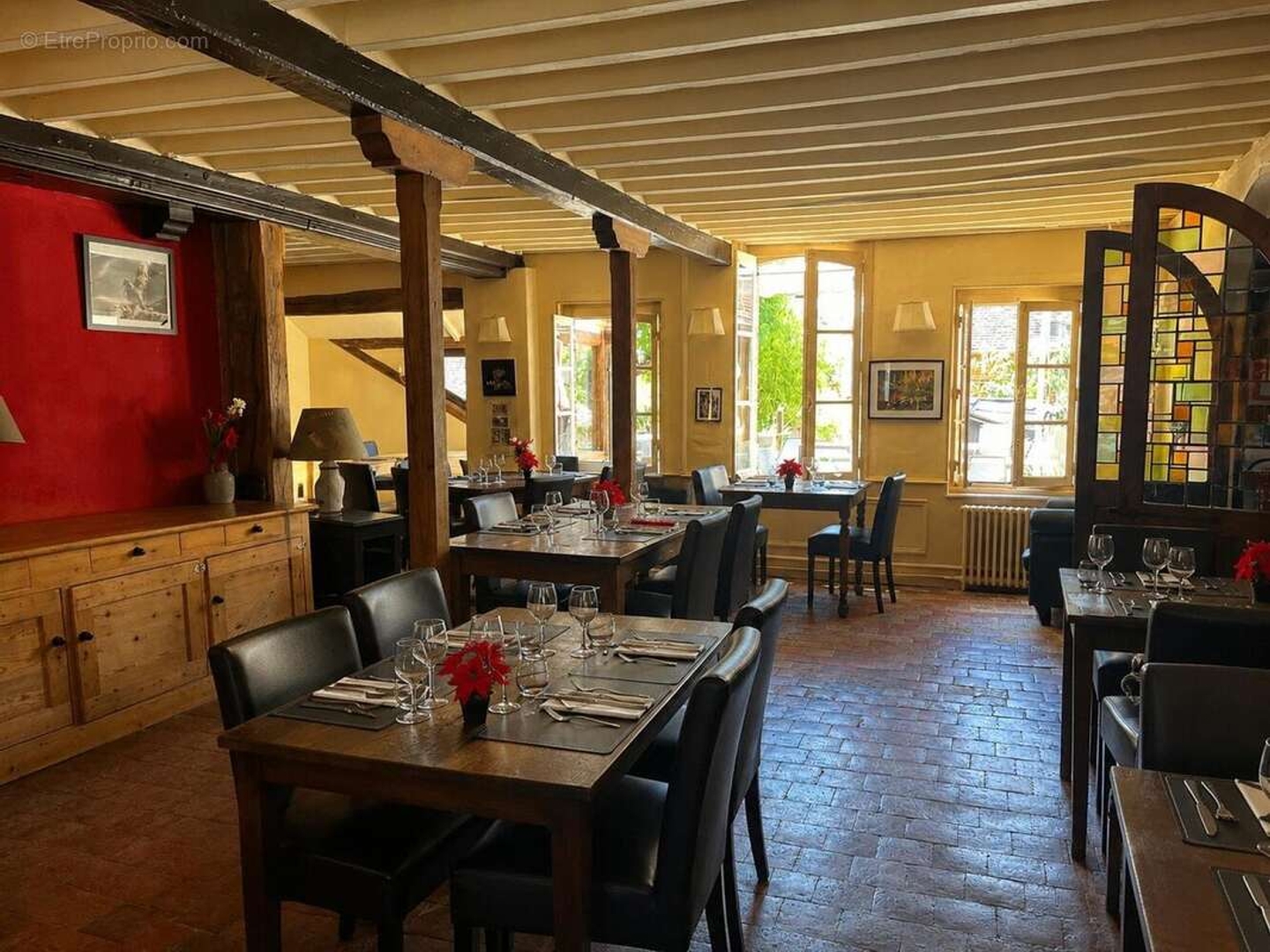 Magasin à vendre - 26 pièces - 595m2 - Brinon-Sur-Sauldre (18410)