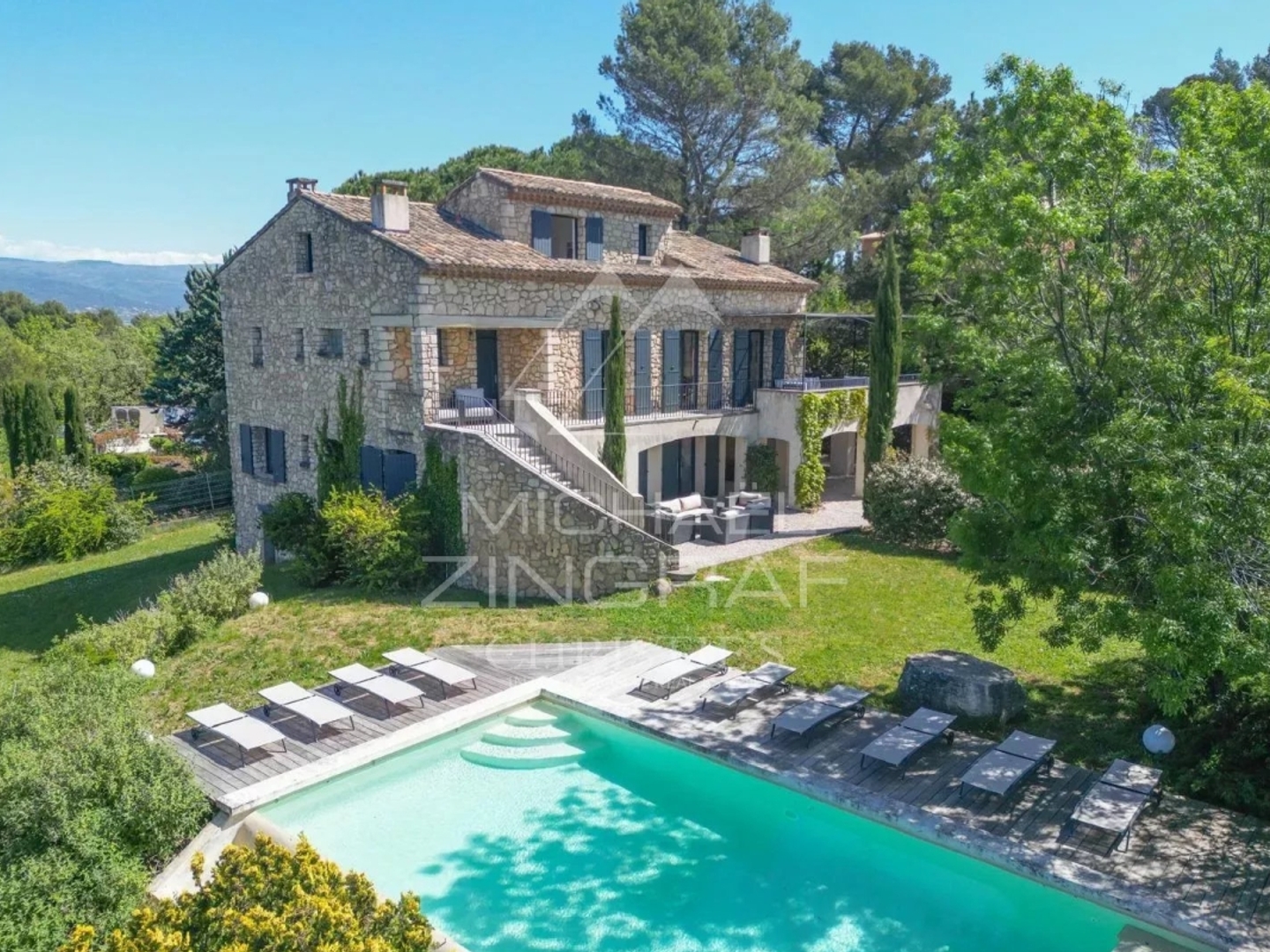 Maison à vendre - 12 pièces - 292m2 - Roussillon (84220)