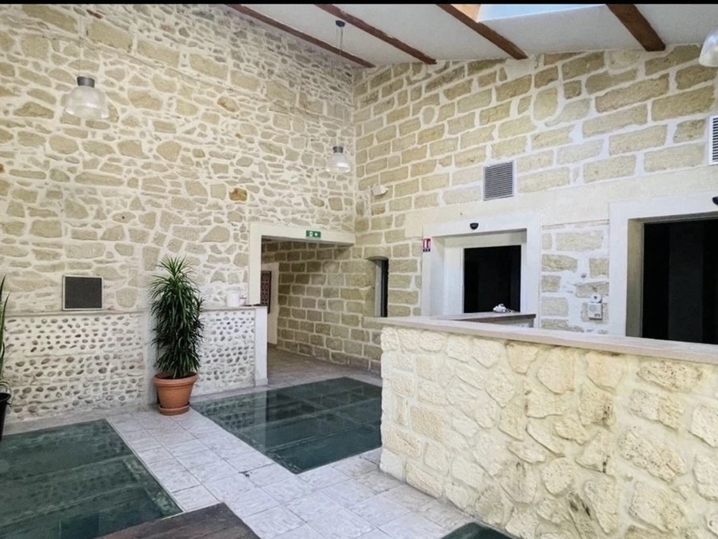 Ensemble immobilier : commerce + habitation