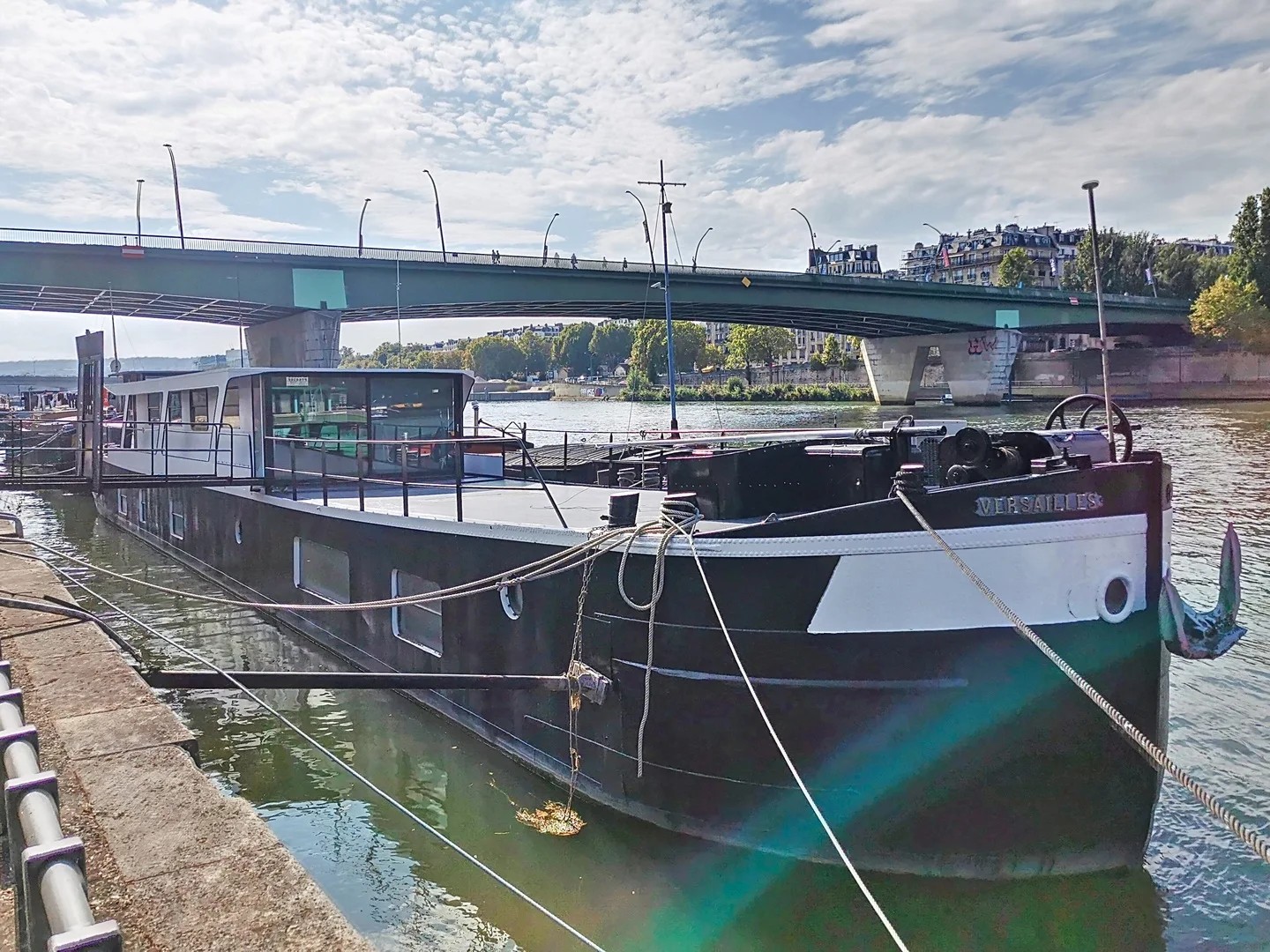 Péniche 7 pièces 250 m²