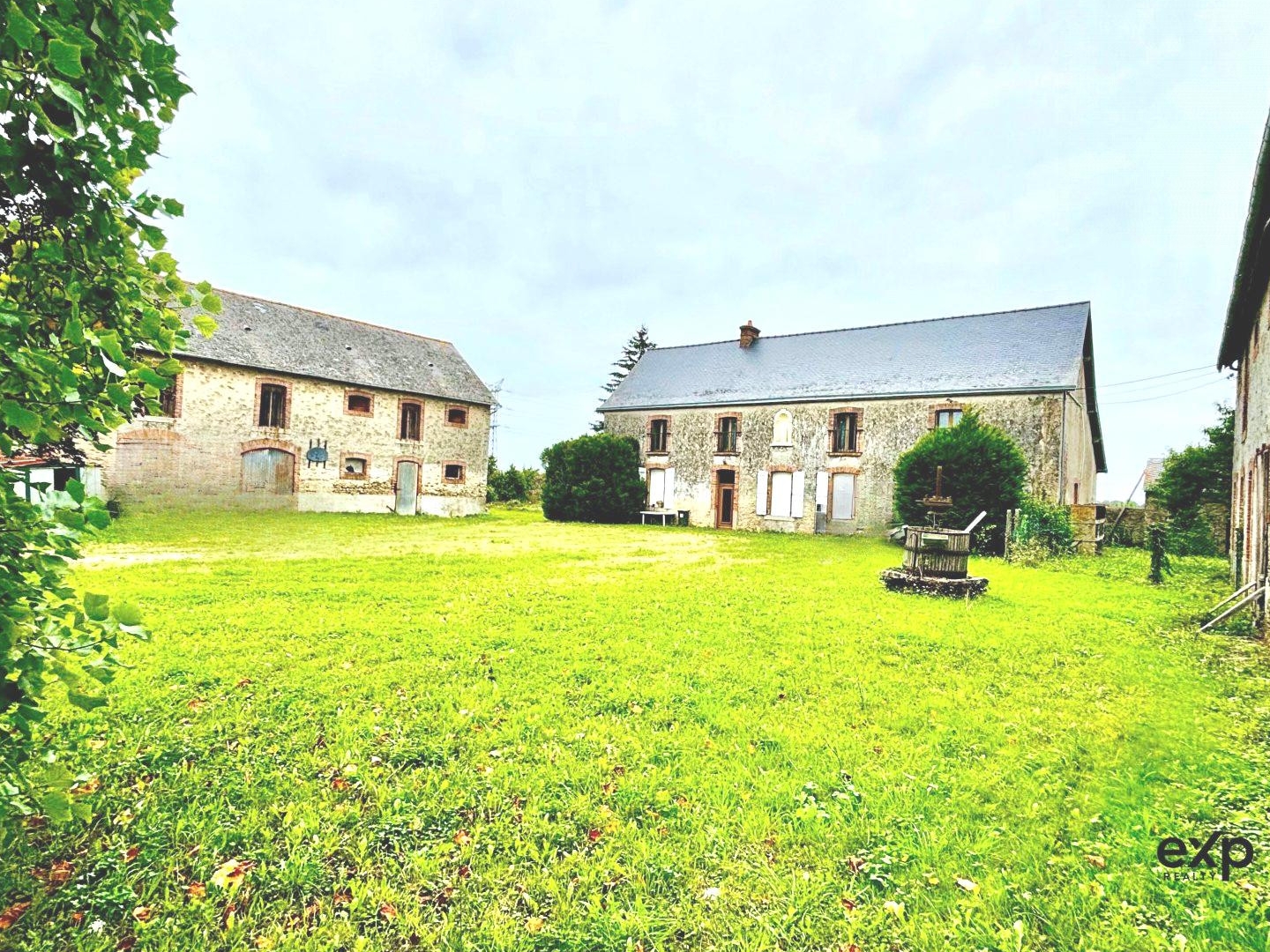 Maison 7 pièces 204 m2 avec grandes dépendances.