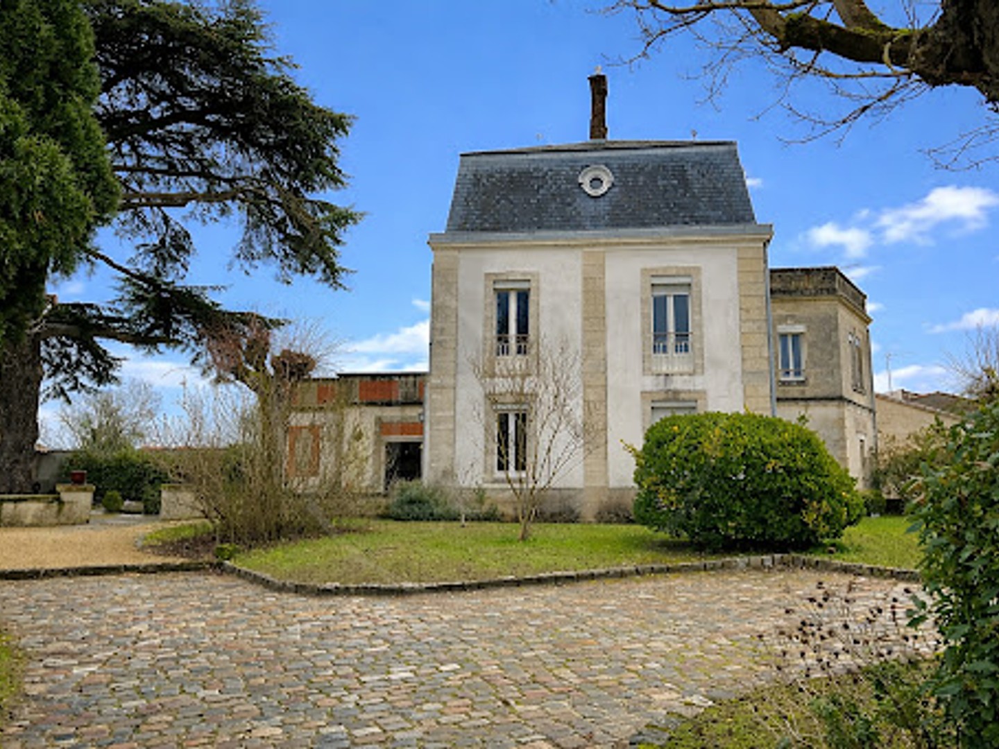 Maison 10 pièces 240 m²