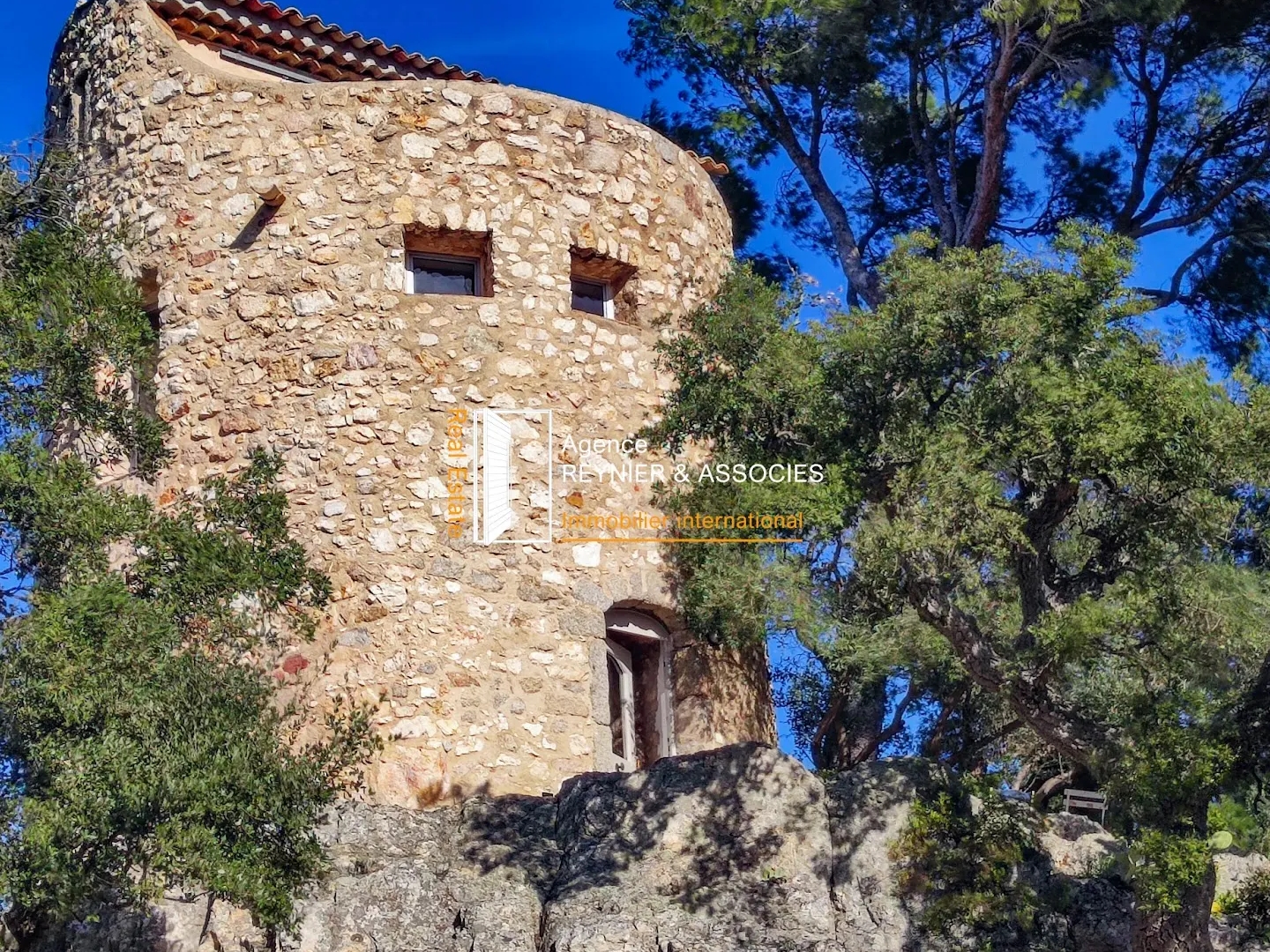 Maison à vendre - 9 pièces - 165m2 - Le Plan-De-La-Tour (83120)