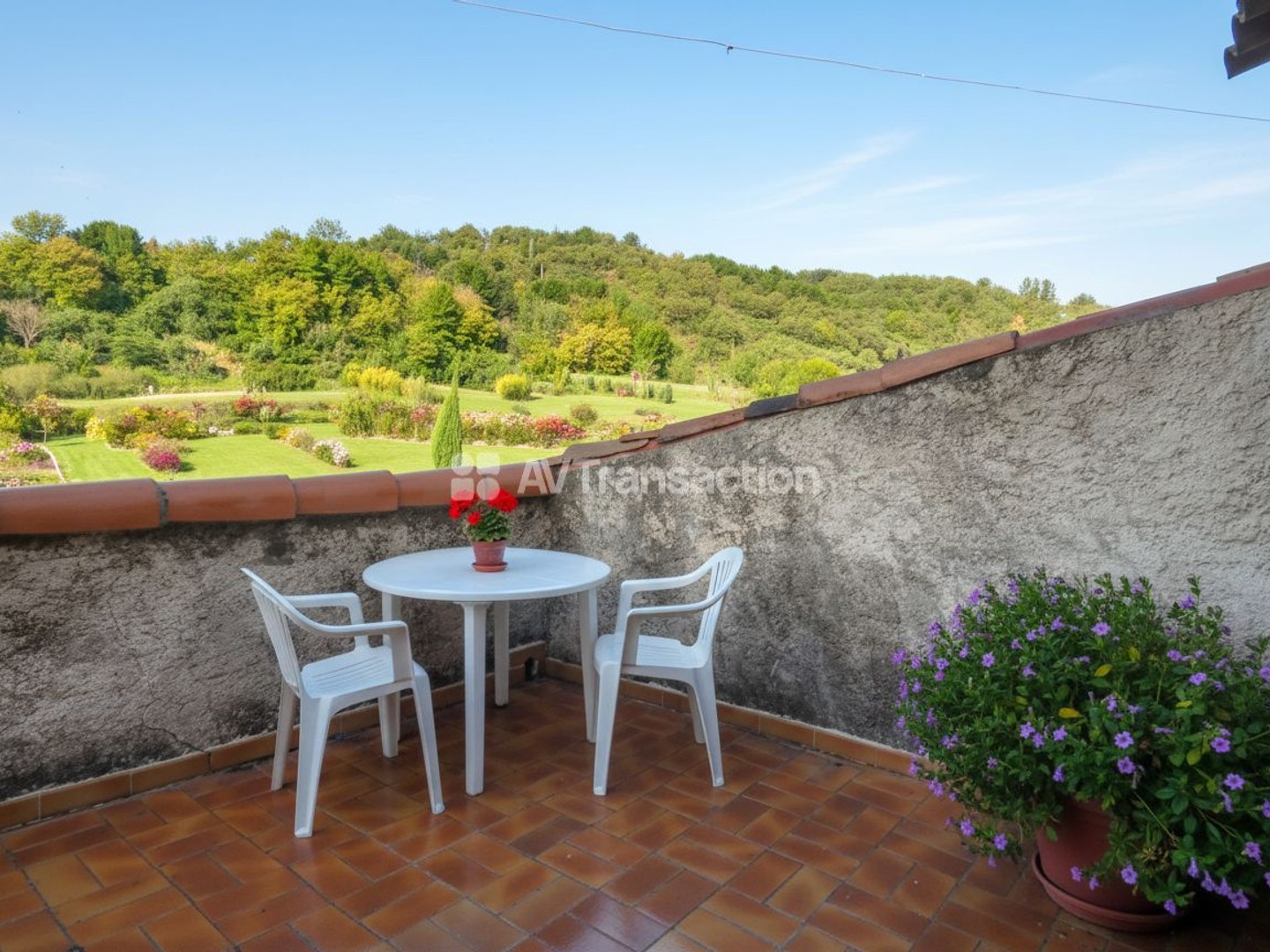 MONTFERRAT : Appartement atypique de 4 pièces, avec terrasse