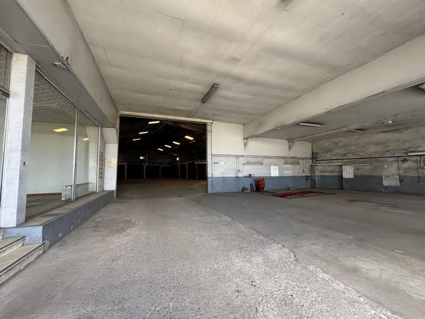 Locaux à vendre - 680m2 - Saint-Yrieix-La-P... (87500)