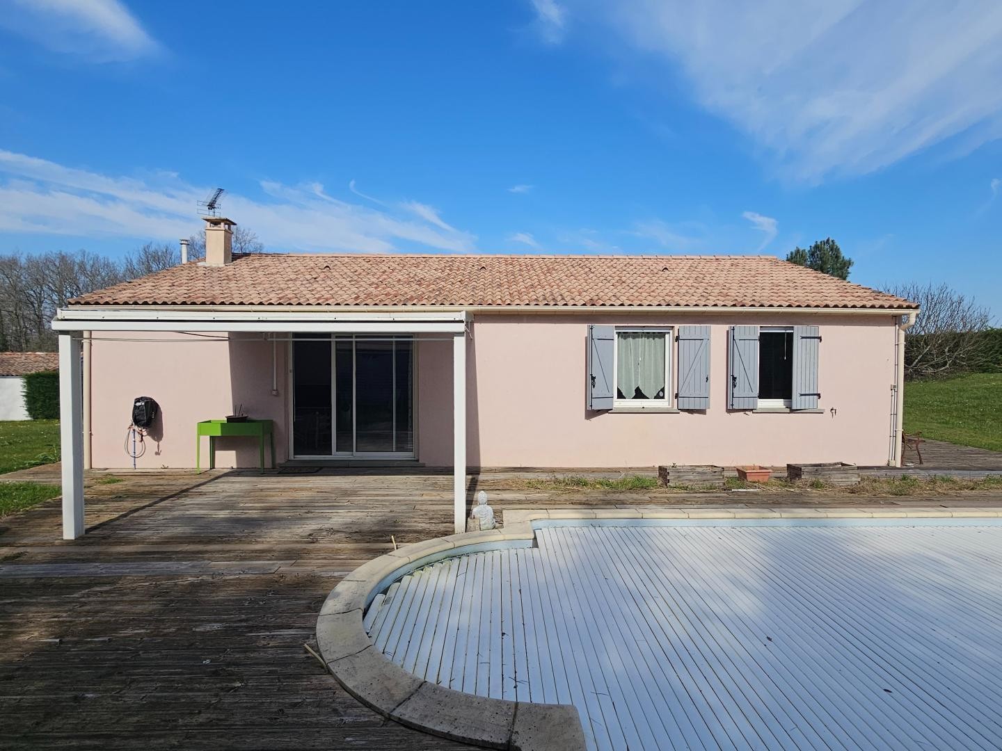 Maison 91m2 - 3 chambres - piscine - 2005 m2 de terrain