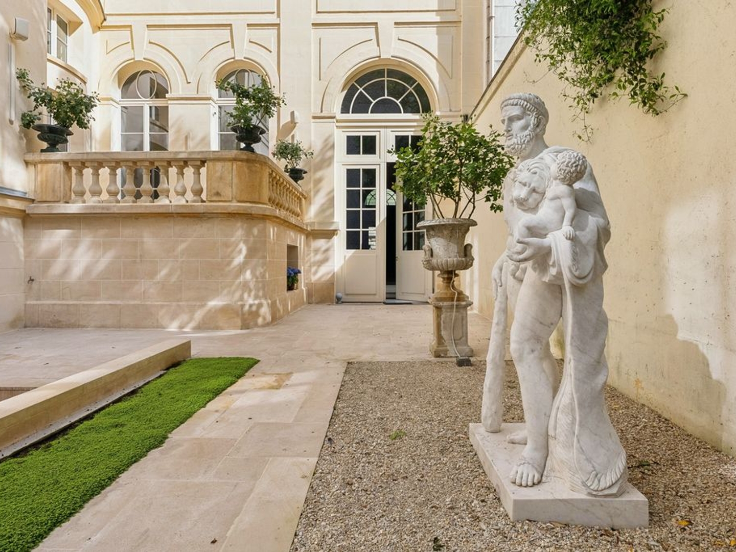 Maison individuelle 20 pièces 2000 m²
