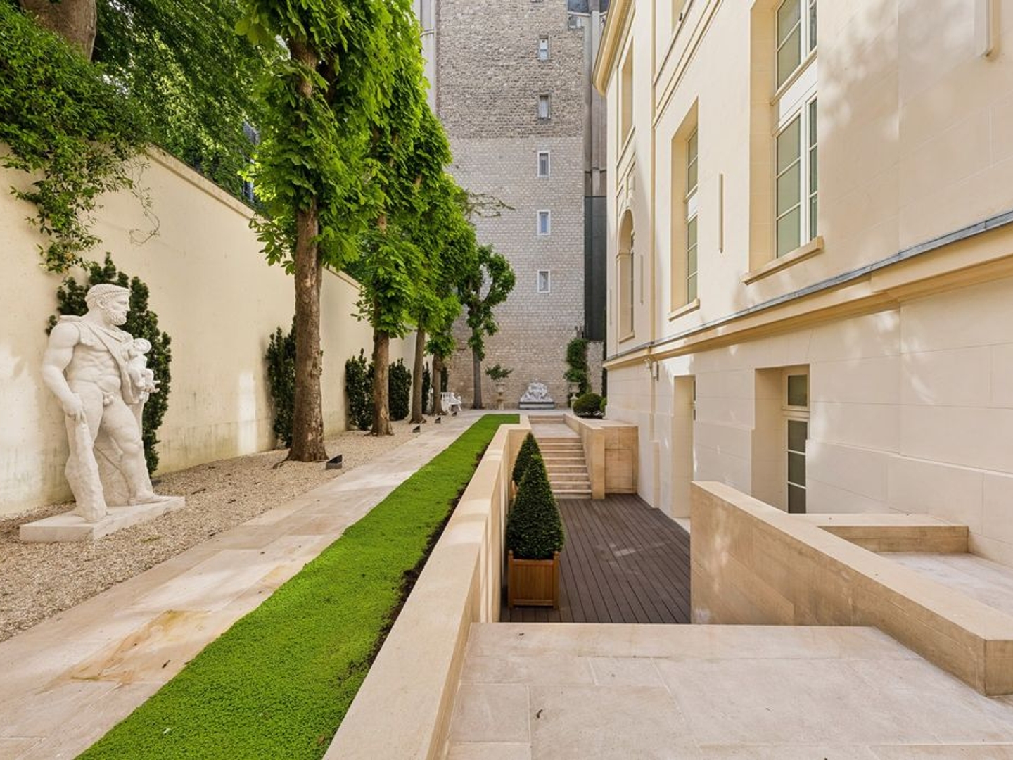 Maison à vendre - 20 pièces - 2000m2 - Paris 16e (75016)