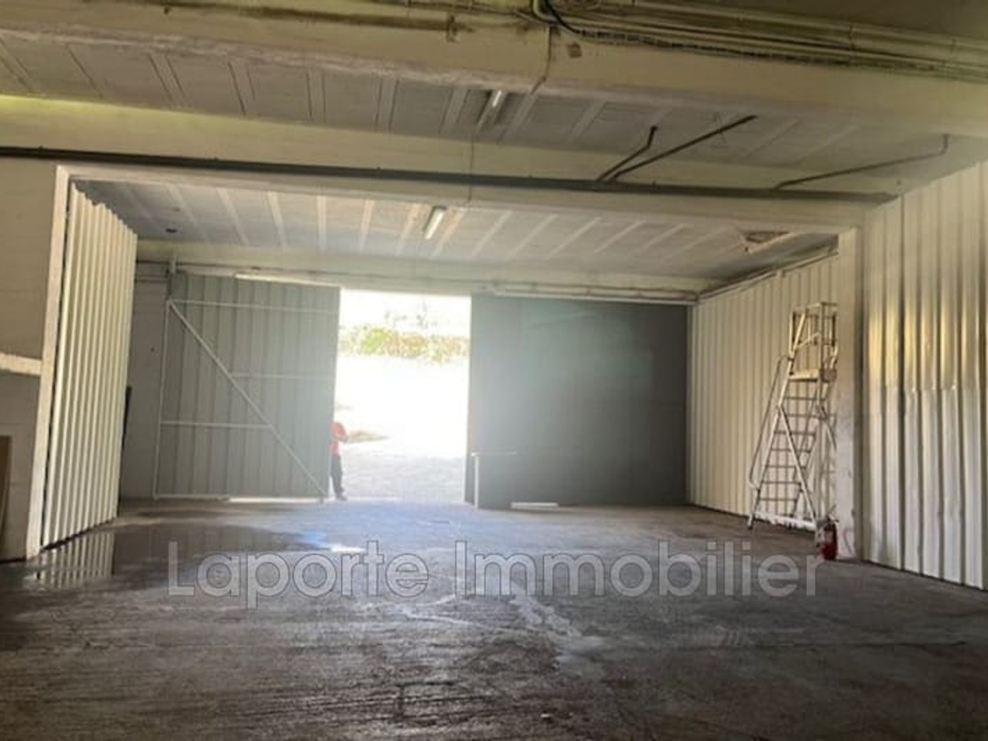 Immeuble commercial 250 m²