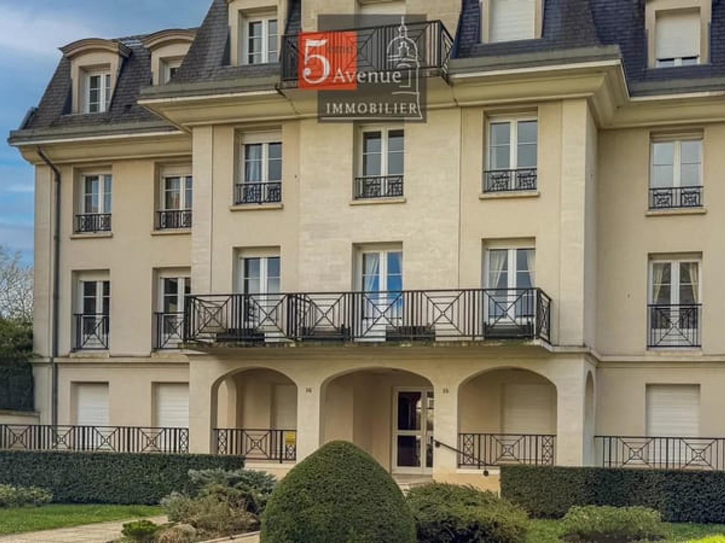 Appartement de 126 m2 au sol (104m2 carrez) à vendre à Senli