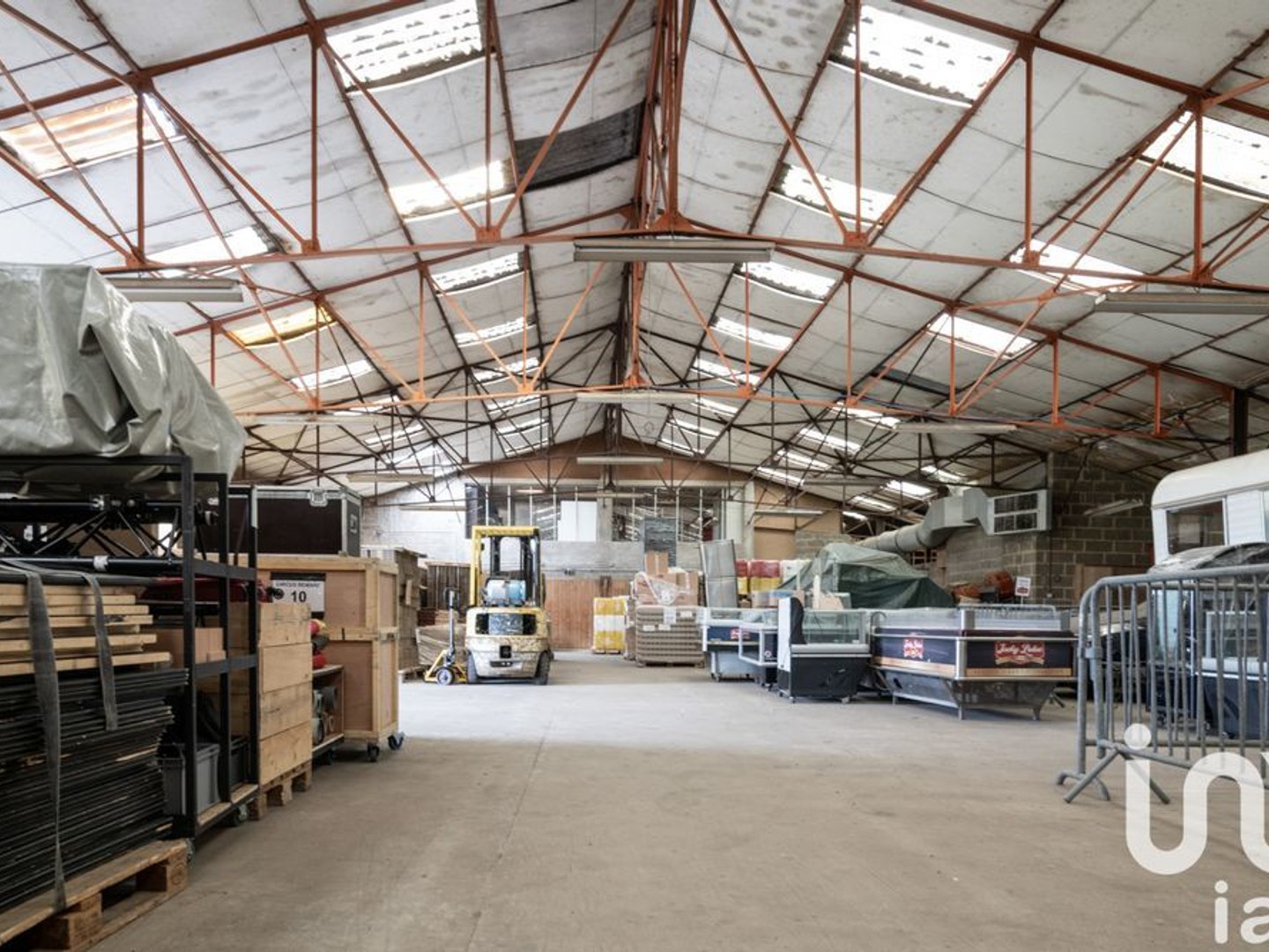 Vente garage 3 700 m²