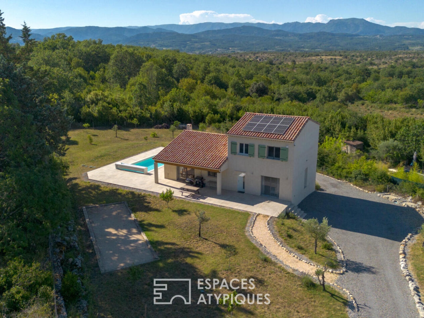 Villa contemporaine avec vue imprenable, piscine et environnement préservé