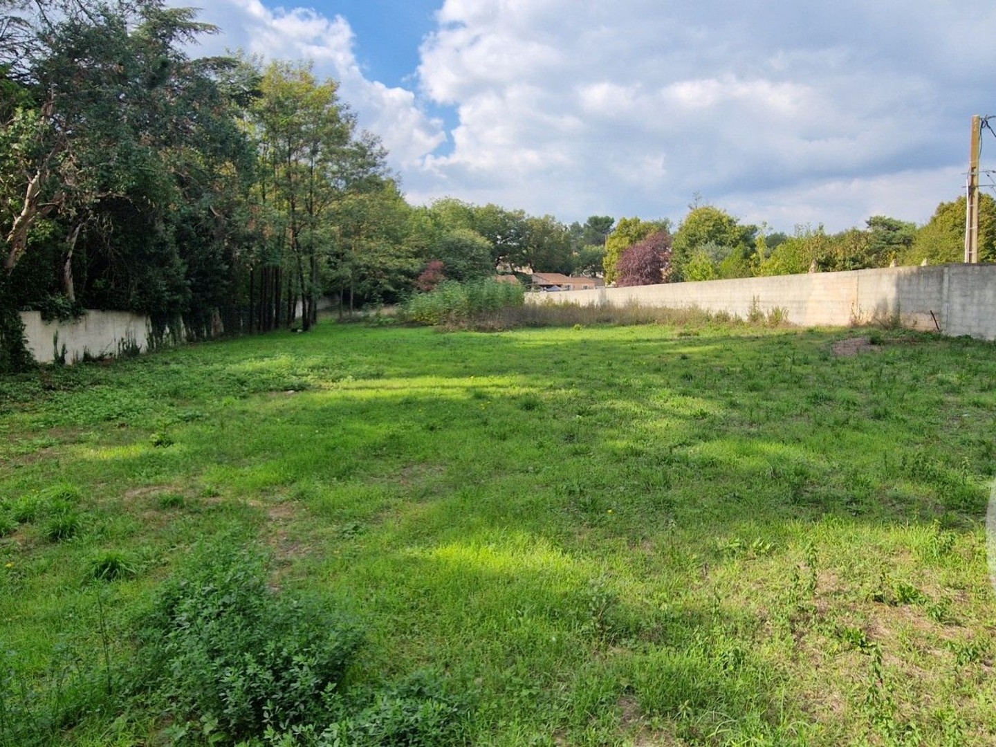 Terrain 2568 m²