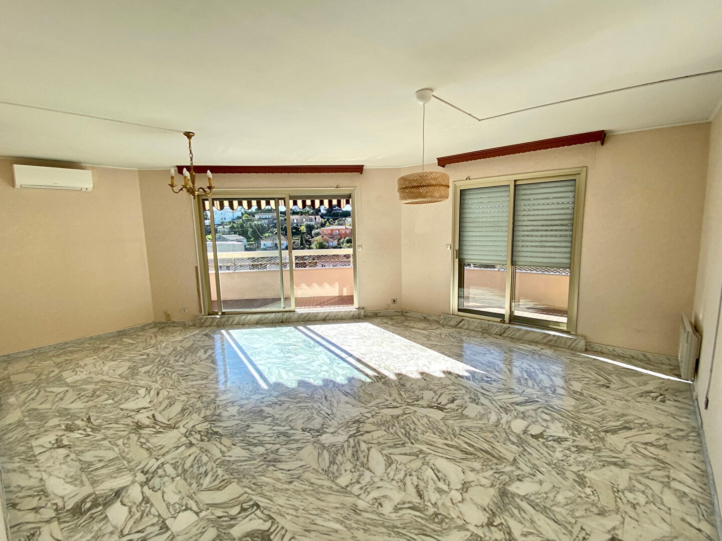 Appartement à vendre - 2 pièces - 63m2 - Vence (06140)