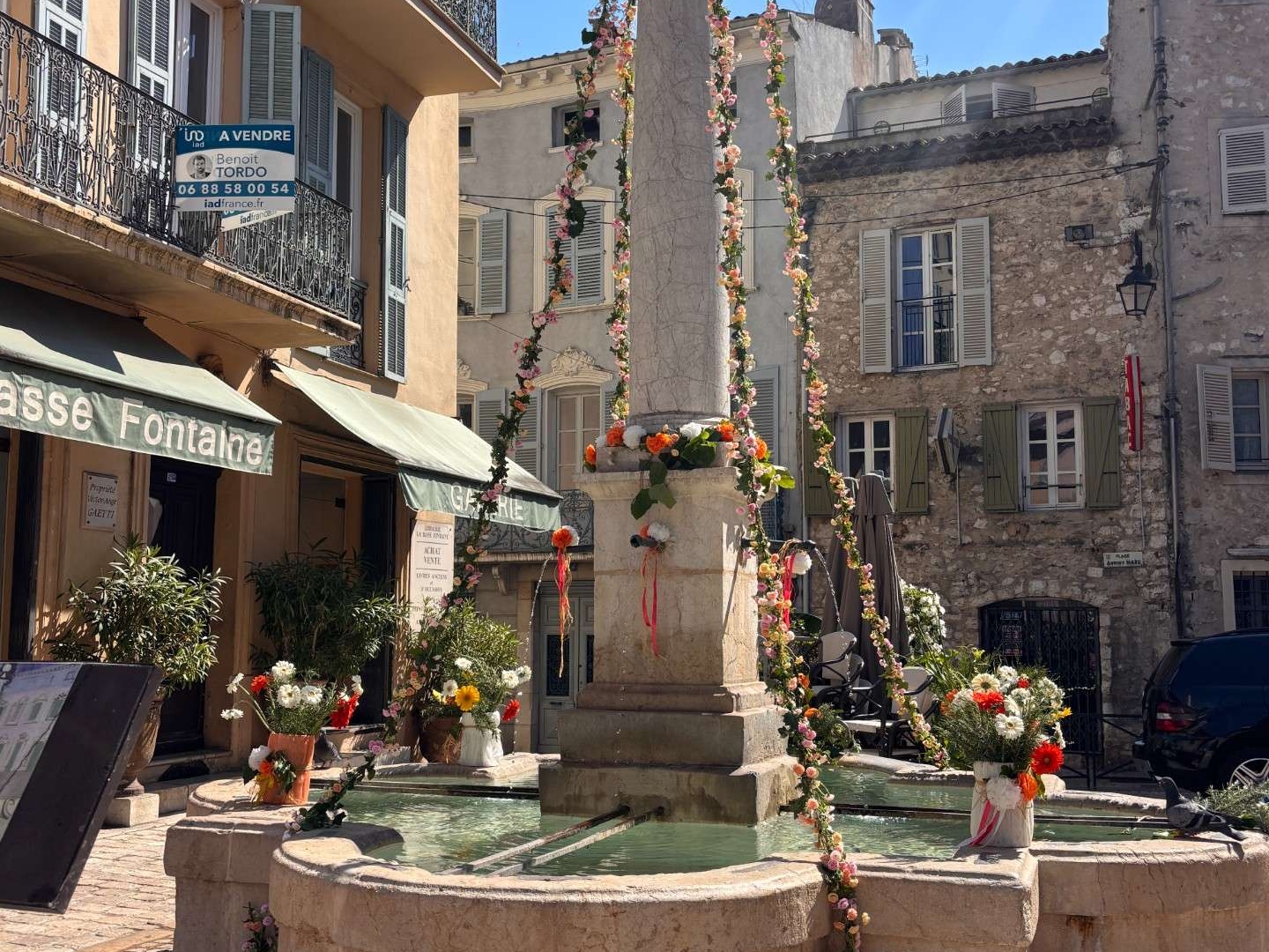 À VENDRE - RESTAURANT -FONDS DE COMMERCE & MURS