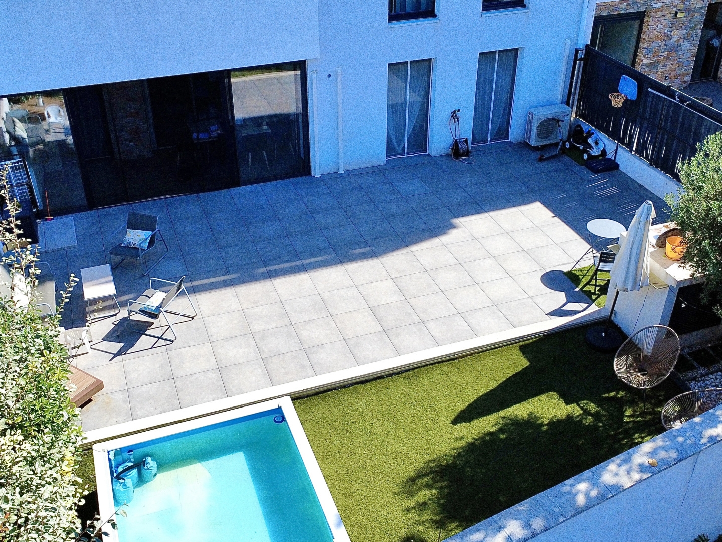 13009 - MAZARGUES. Appartement 3 pièces rez-de-jardin 71 m2 + extérieur: 120m2