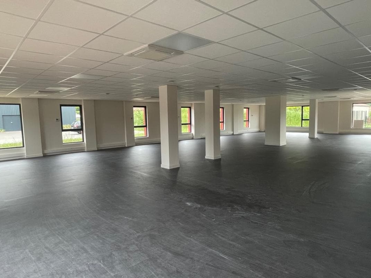 À vendre - Plateau de bureaux neufs de 248,49 m² avec terrasse et stationnements