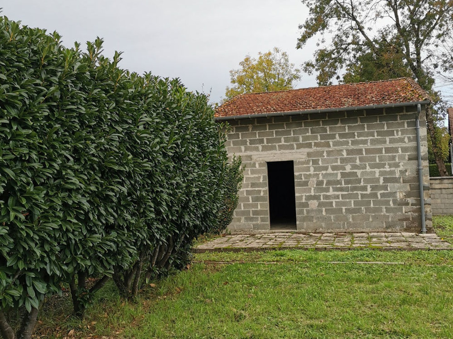 Dordogne, garage deux box avec terrain 498 M2
