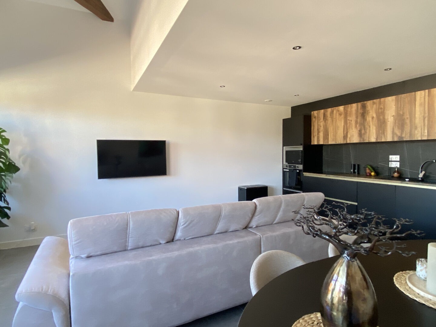 Riorges proche commerces, Appartement de standing en duplex