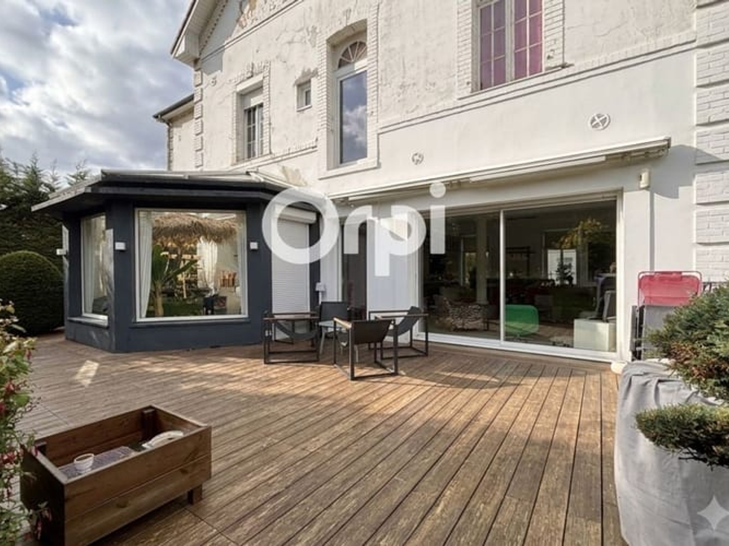 Maison 10 pièces 305 m²