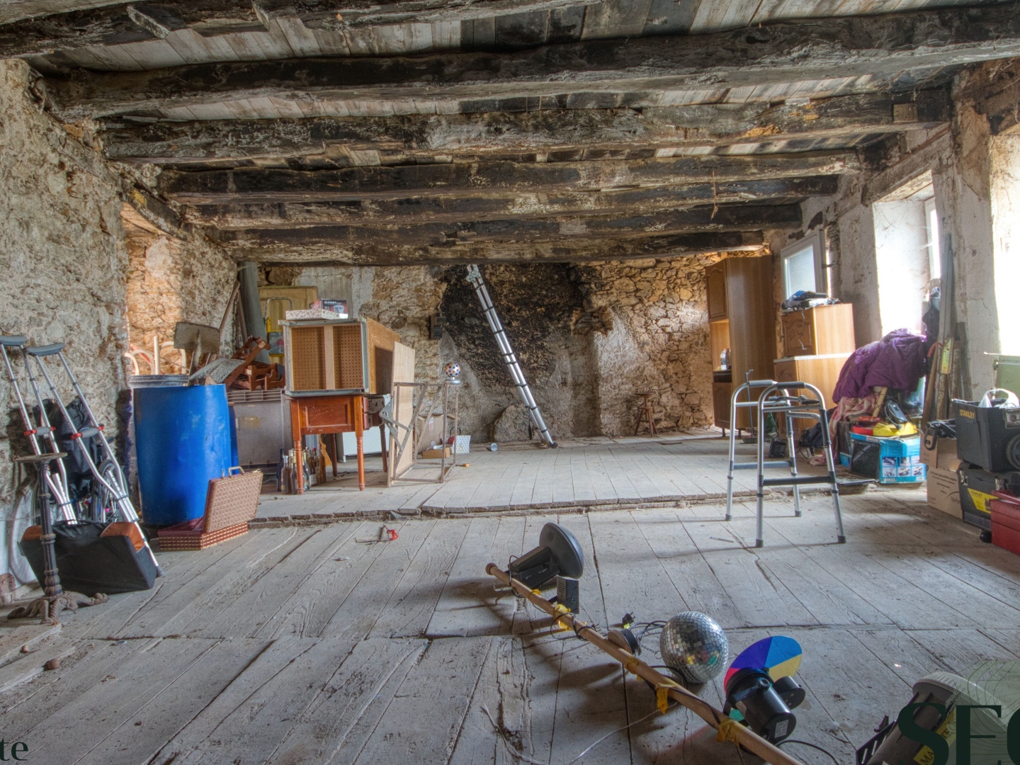 Maison à rénover - 250 m² au sol, cour et jardin constructible