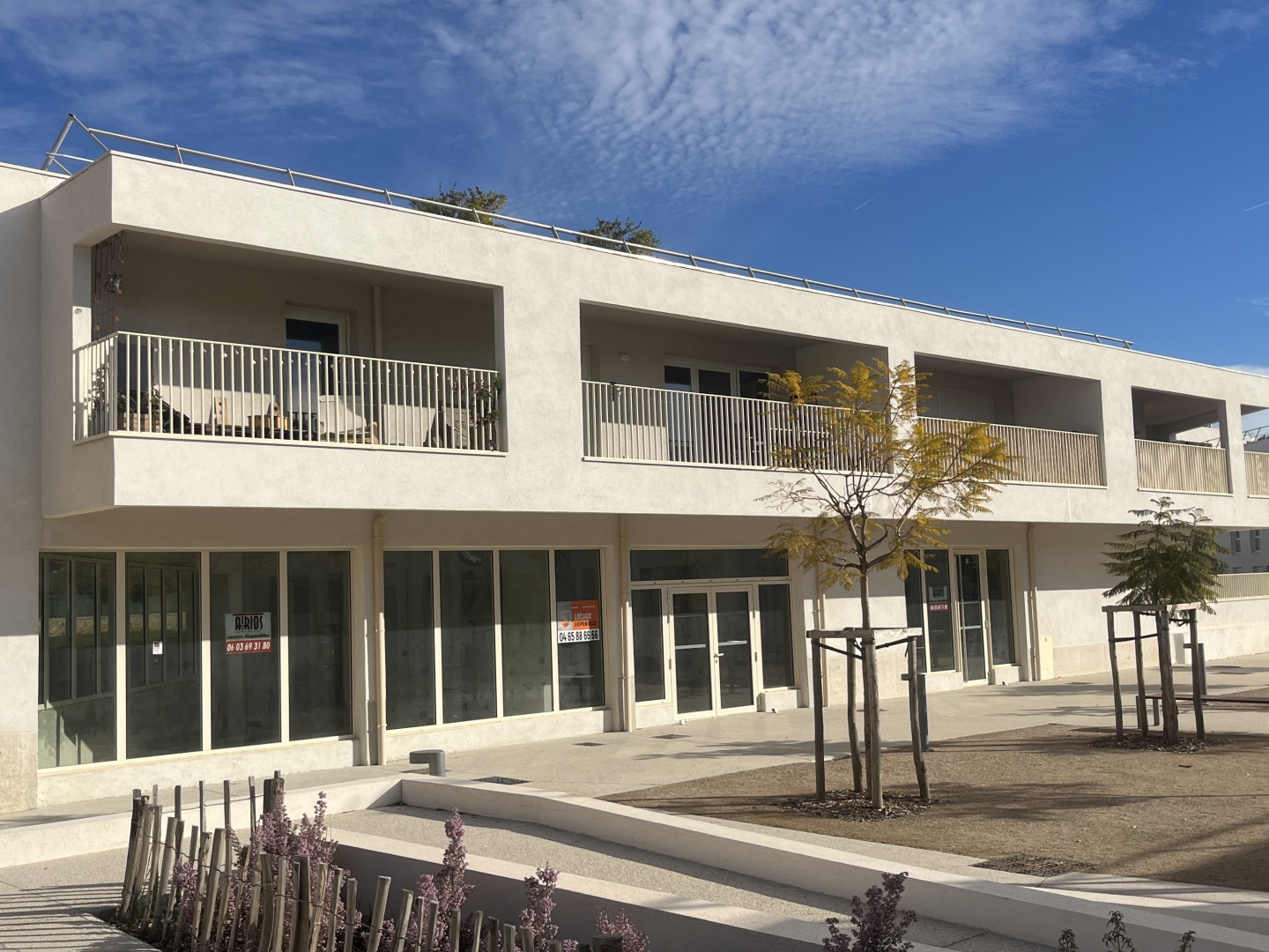 Murs commerciaux neuf de 101m2 avec acces PMR
