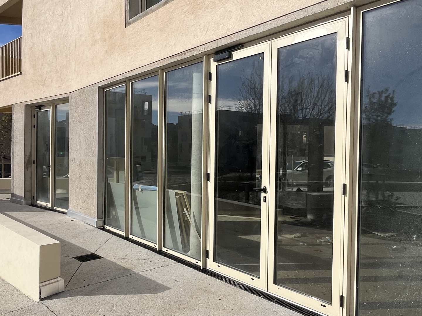 Locaux à vendre - 102m2 - Hyères (83400)