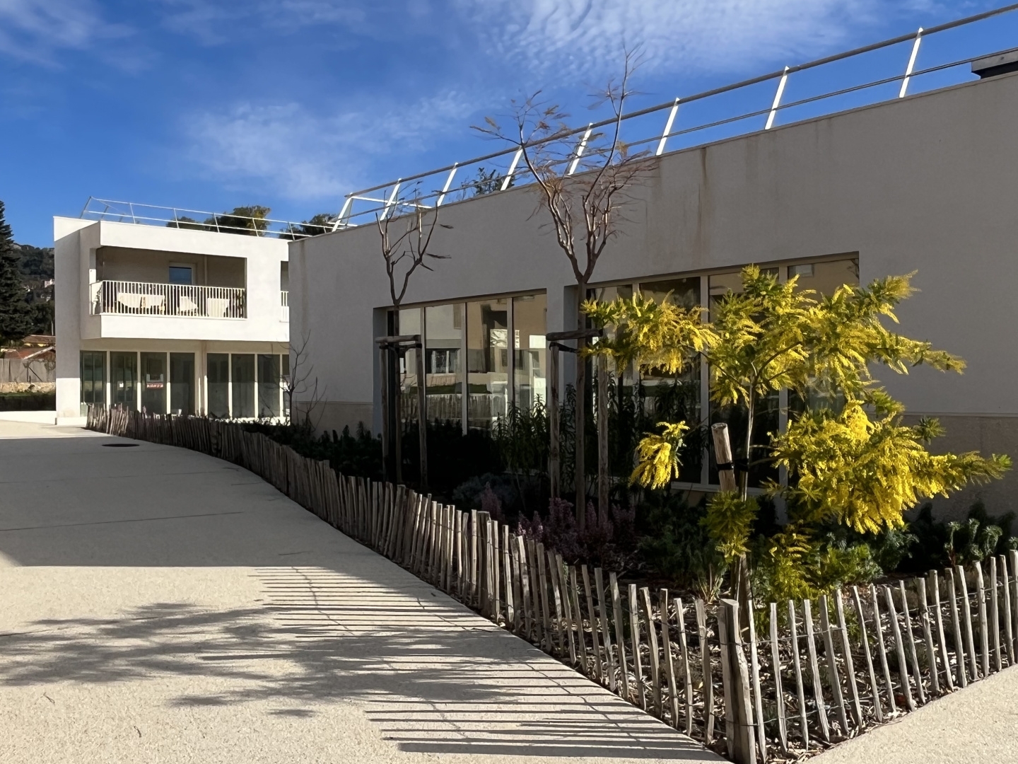 Locaux à vendre - 102m2 - Hyères (83400)
