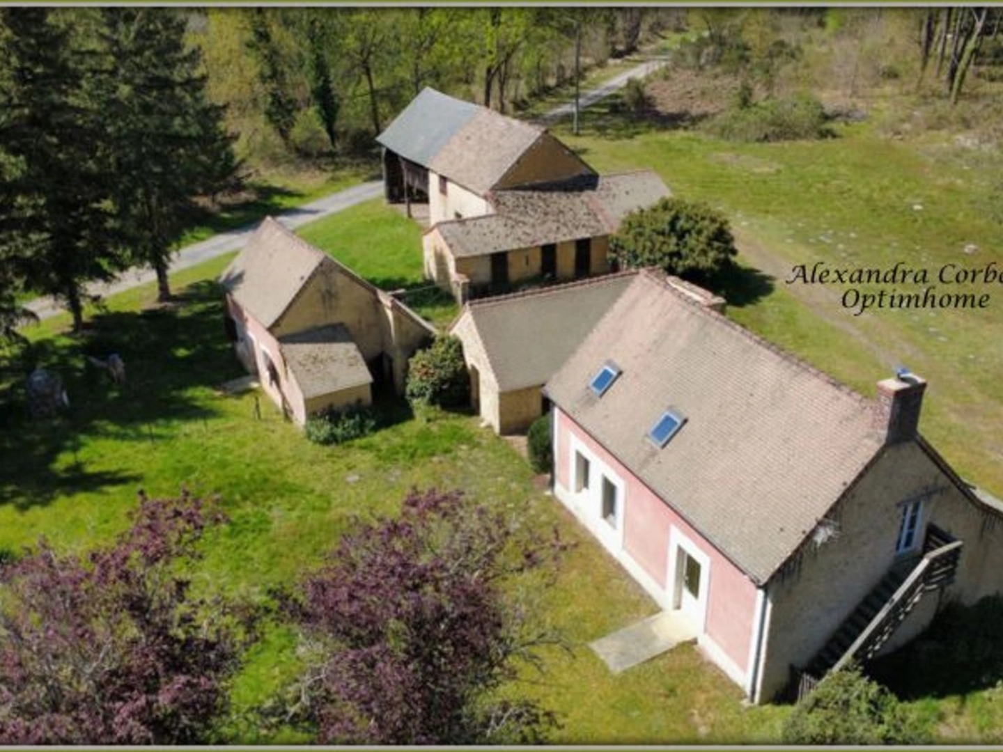 PROPRIÉTÉ DE CHARME EN PLEINE NATURE Proche ECOMMOY (72)