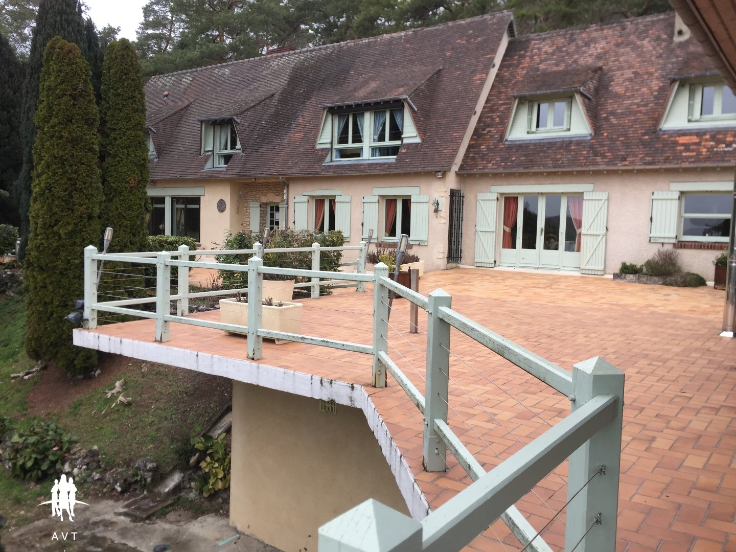A vendre , propriété , Chaufour les Bonnières ( 78270 ) , 315 m2 habitables , 11 pièces , 5 chambres , terrain 21 300 m2