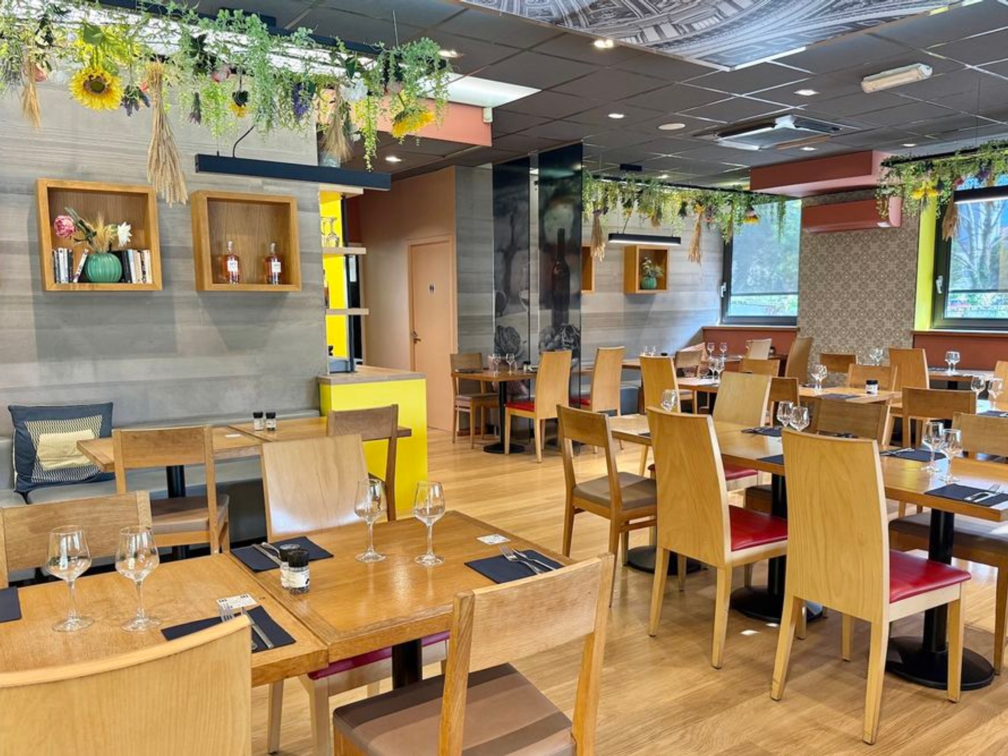 Magasin à vendre - 350m2 - Écully (69130)
