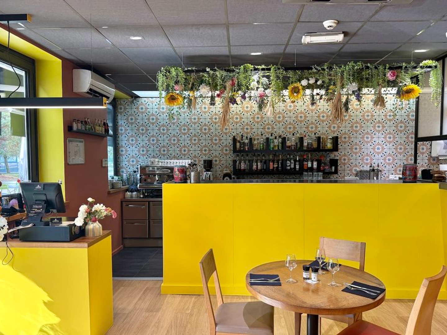 Magasin à vendre - 350m2 - Écully (69130)