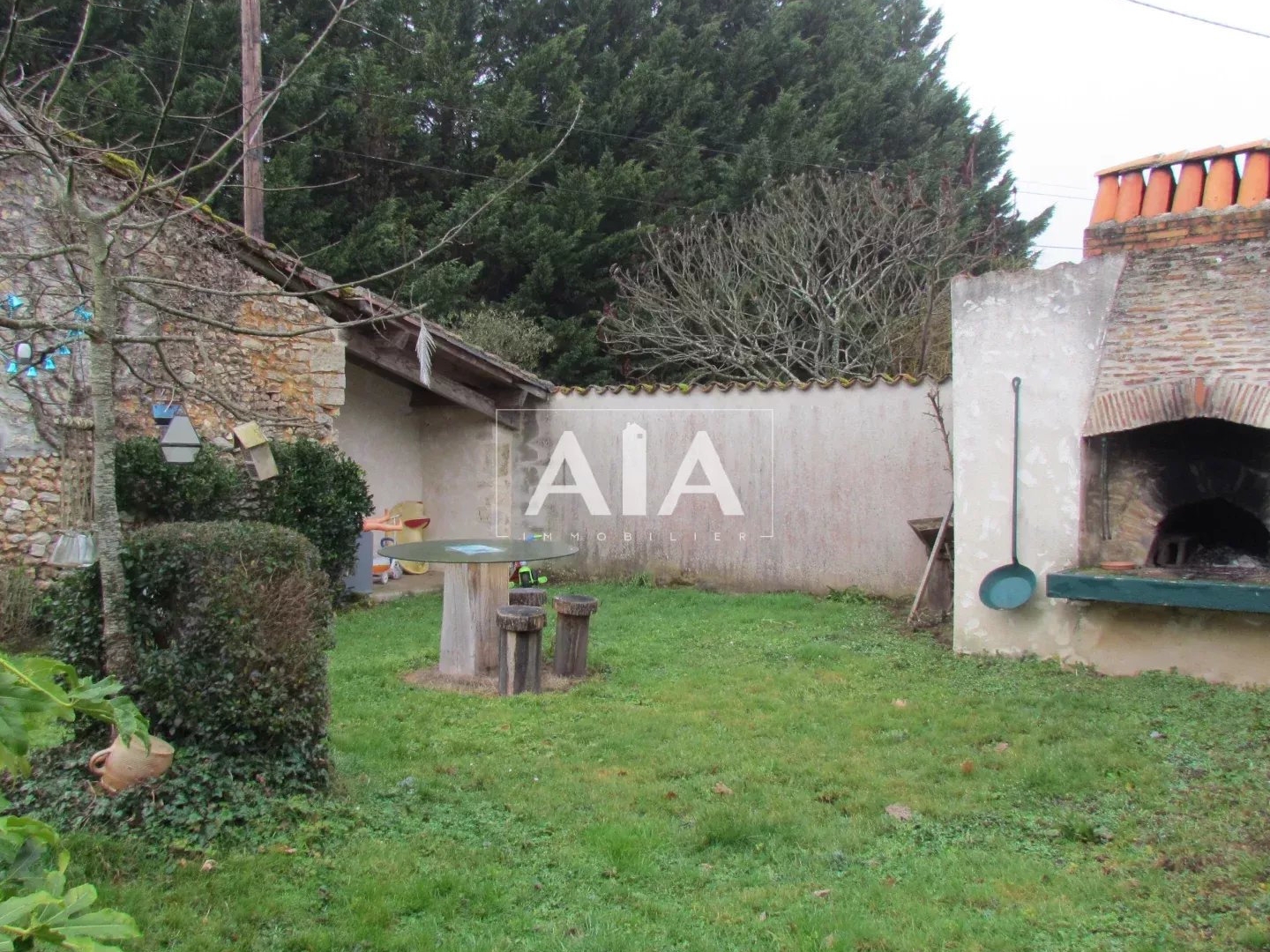 Maison à vendre - 7 pièces - 1660m2 - Les Adjots (16700)