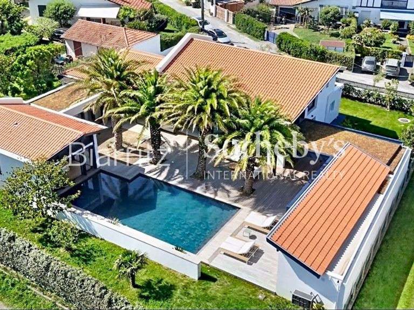 Maison 8 pièces 310 m²