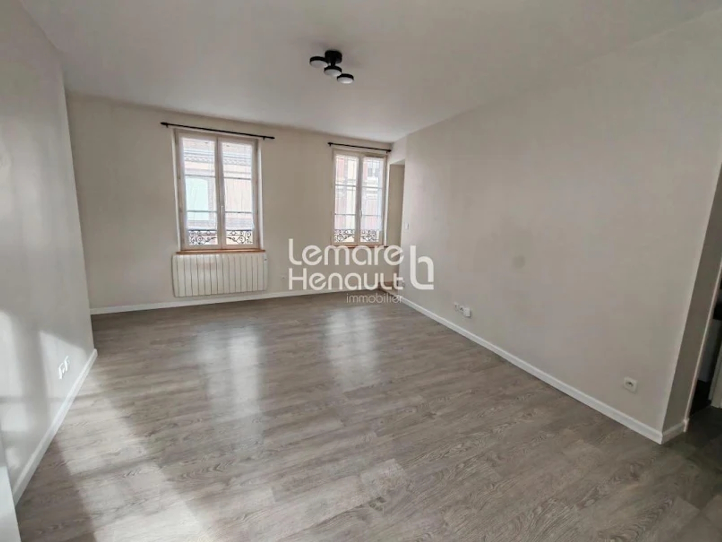 Parking / garage / box à vendre - 71m2 - Dreux (28100)