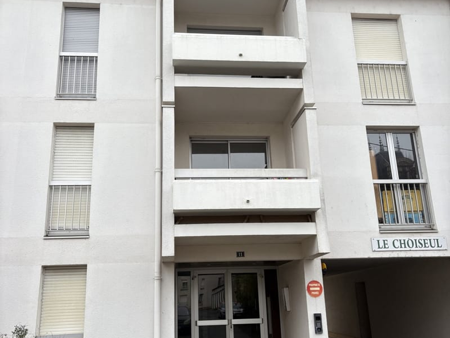 DANS RÉSIDENCE CALME APPARTEMENT F3 74 M2 AVEC BALCON RENOVE