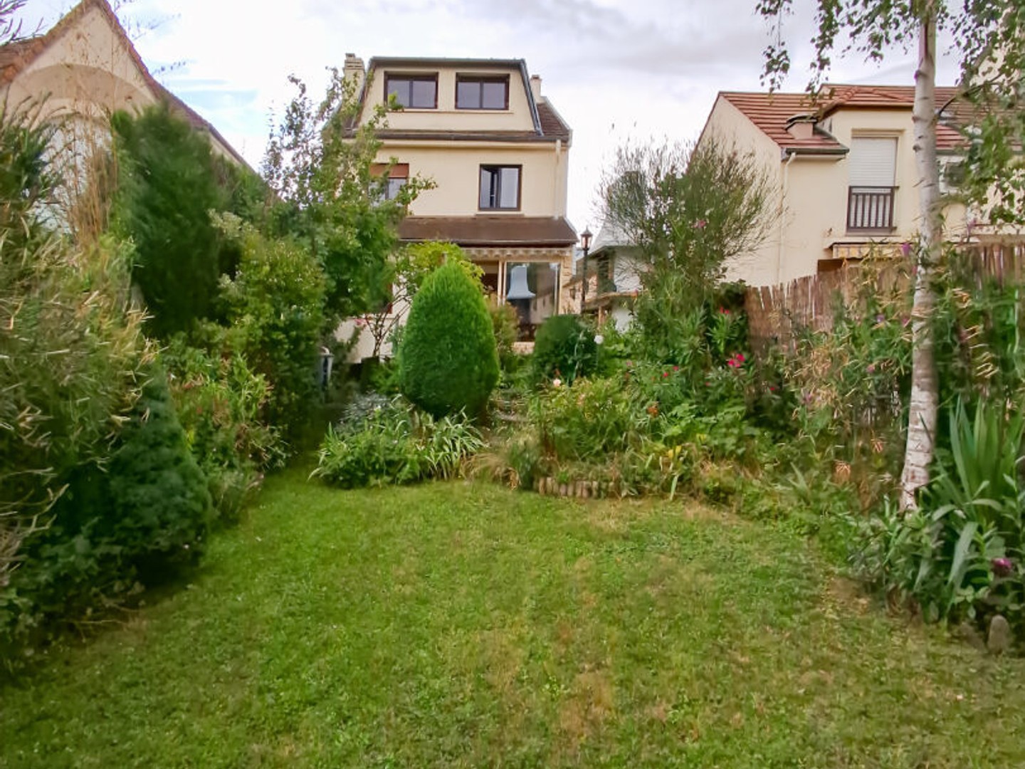 RUEIL-MALMAISON ? COTEAUX : MAISON D'EXCEPTION AVEC JARDIN ET VUE DÉGAGÉE
