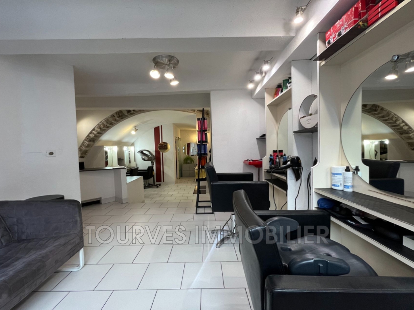 Salon de coiffure 40 m² tout équipé à Tourves